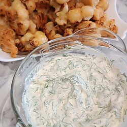 Цветная капуста с чесночным соусом