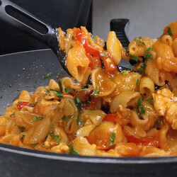 Макароны с курицей