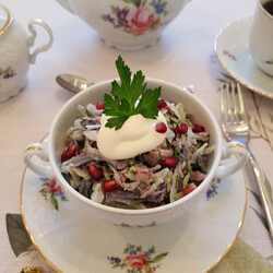 Салат "Ташкент"; мясо редька лук яйца масло