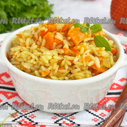 Рис с тыквой на сковороде