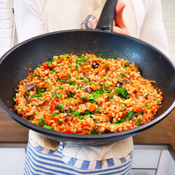 Гречка с овощами на сковороде