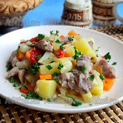 Свинина с картошкой с капустой в горшочках