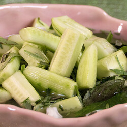 Малосольные огурцы кусочками