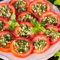 Закуска из помидоров с чесноком