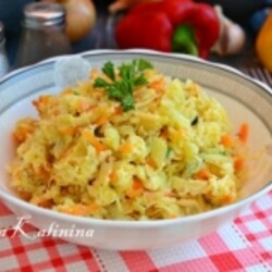 Капуста, жареная на сковороде с яйцом