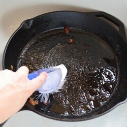 Смесь этих двух ингредиентов прекрасно справится с въевшимся жиром и нагаром на любой посуде - Мой город