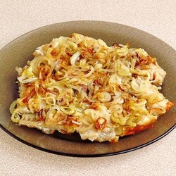 Видео: Рыбные консервы рис яйца огурцы лук зелёный