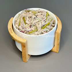 Салат: мясо огурцы лук майонез