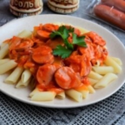 Подлива из сосисок с томатной пастой к макаронам