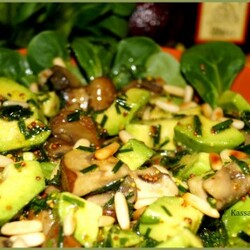 Шампиньоны-авокадо салат