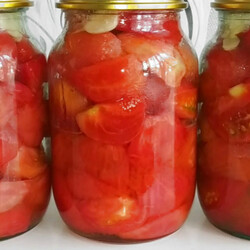 Закатывали на зиму, но съели за вечер: маринуем помидоры без рассола