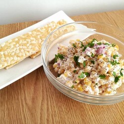 Салат с кукурузой и сыром