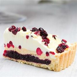 Торт брусничный с белым шоколадом 2 сорт