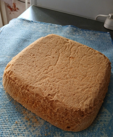 Спасибо за рецепт! А я использовала стеклянную форму. Только на дно положила лист пергамента, вырезав его по дну формы. Получилось отлично.