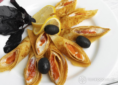 Рецепт:  Блины с красной рыбой с фото пошагово на Topfood.club