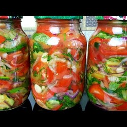 Салат из помидоров, огурцов и сладкого перца