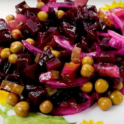 Быстрый салат из свеклы