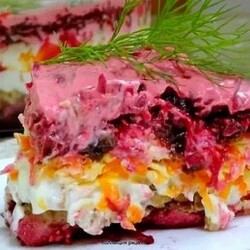 Праздничный салат Чингисхан со свёклой, черносливом и орехами