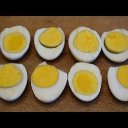 Варю ЯЙЦА и готовлю из них ЗАКУСКУ, которую сметут первой с праздничного стола! Вкусный рецепт