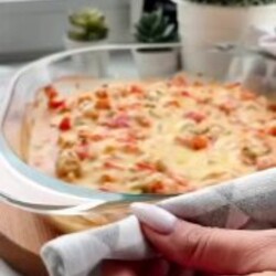 Куриное филе с помидорами и оливками