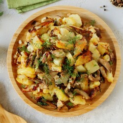 Жареные грузди с картошкой