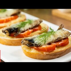 Бутерброды, которые всегда выручают! Бутерброды со шпротами в духовке