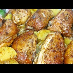 Куриные бедрышки с картошкой в духовке.