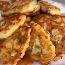 Ленивые пирожки с ветчиной, яйцом и зелёным луком