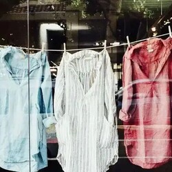 1 ложка – и белье останется белоснежным и без катышек даже спустя много стирок: хитрость хозяек