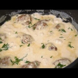 Котлеты в сыром соусе.