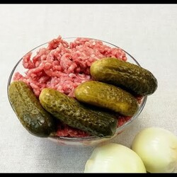 Просто добавьте огурцы прямо в фарш и получите самые сочные котлеты