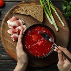 Почему борщ получается не красным