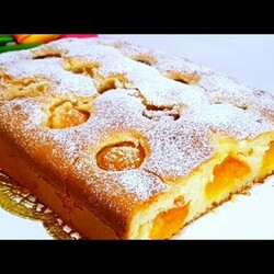 Шарлотка с абрикосами