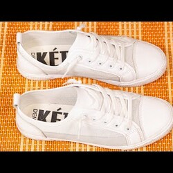 Отбелить БЕЛЫЕ кожанные КЕДЫ, ПОДОШВУ, ШНУРКИ, СУМКУ! Удалить пятна с кроссовок!