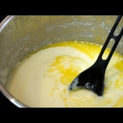 Когда хочу вкусную манную кашу, готовлю таким способом. Едят с добавкой и взрослые, и дети