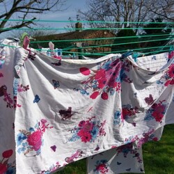 Как отбелить серое белье: 3 эффективных способа вернуть белизну застиранным вещам