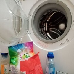 Как отбелить белье без хлора: в воду для стирки надо добавить это натуральное и безопасное средство