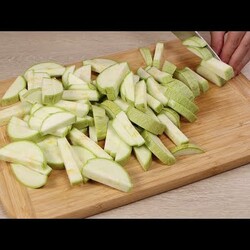 Гарнир и чебуреки из кабачков