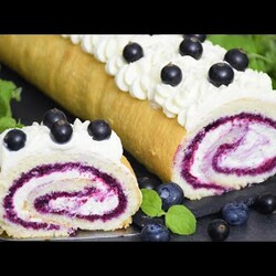 Рулет с черной смородиной