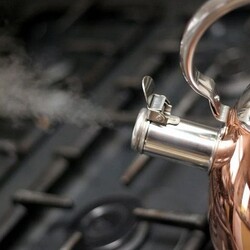 Очищаем за 5 минут кастрюли и чайники до ослепительного блеска