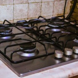 Как отмыть решетку с газовой плиты: щетка даже не понадобится