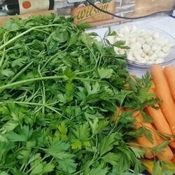 Петрушка на зиму. С морковкой, чесноком и томатной пастой.