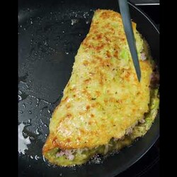 Когда хочу чебуреков и не поправляться! Просто беру кабачок и  делаю так!