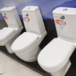 Как новый: названо простое средство, которое не оставит налету на унитазе ни единого шанса