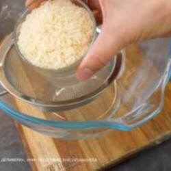 Куриное филе в ароматном соусе с рассыпчатым рисом