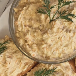 аштет из селедки с яйцом и маслинами