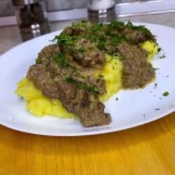 Куриная печень в сметанном соусе