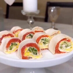 Рулетики с красной рыбкой