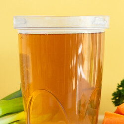 Овощной бульон — рецепт от ВкусВилл