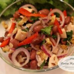 Салат Тбилиси с красной фасолью и курицей